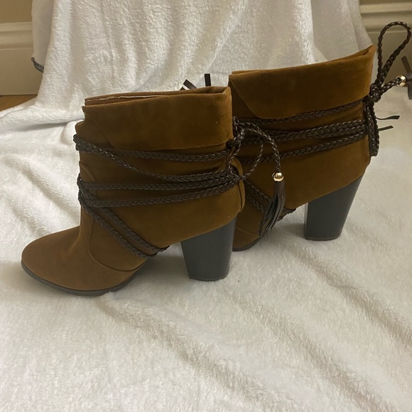 Rust colored bootie for Fall season. - Picture 2 of 4